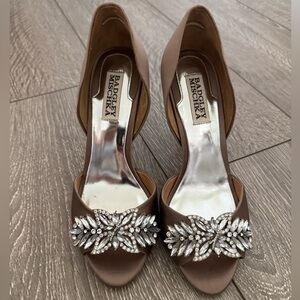 Badgley Mischka Women's Brown Peep-Toe Heels
